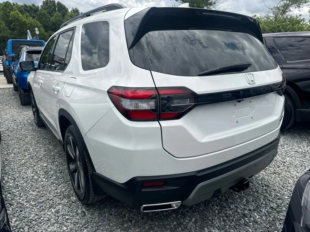 Used 2025  Honda Touring image 5
