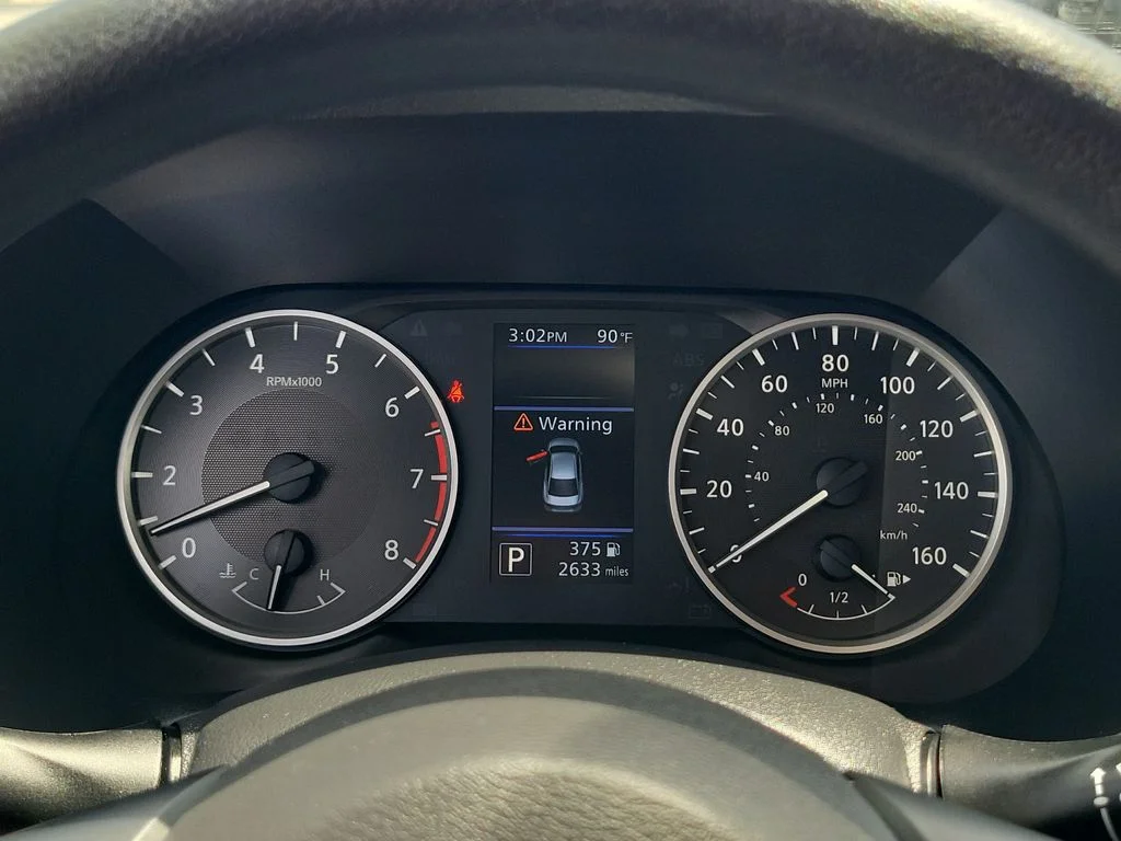Certified Used 2025 White Nissan S image 27