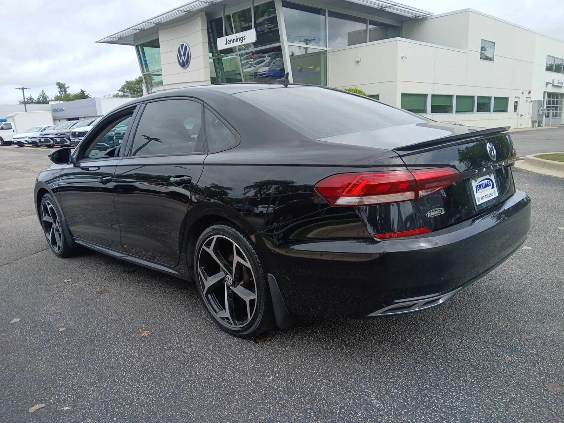 Used 2020 Deep Black Pearl Volkswagen 2.0T R-Line image 5