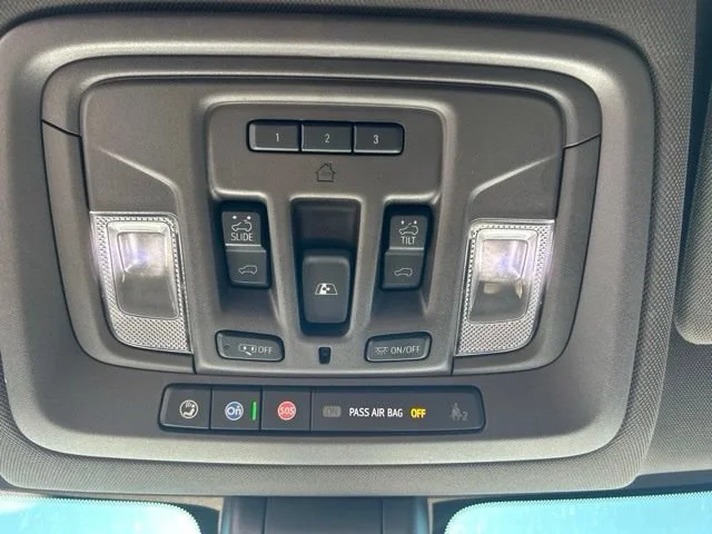 Used 2019 WHITE FROST TRICOAT GMC Denali image 19