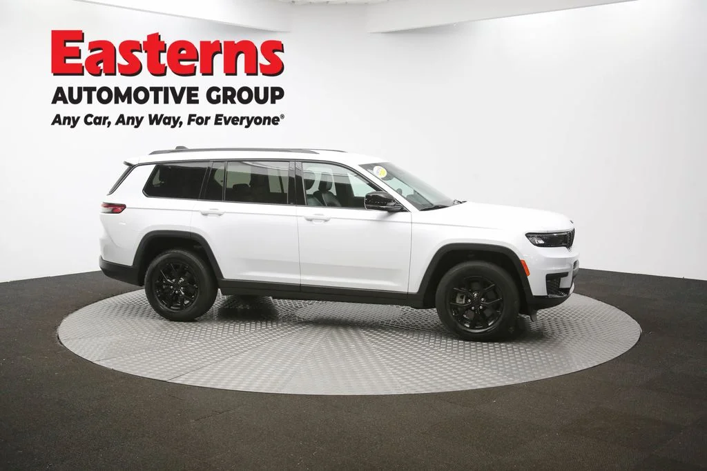 Used 2024 White Jeep Altitude image 49