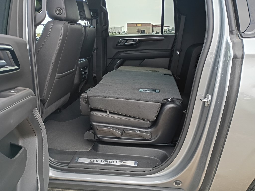 Used 2025 Gray Chevrolet Z71 image 22