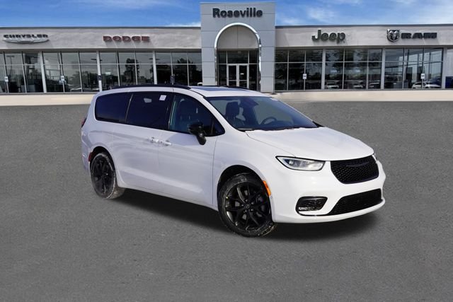 2026 Chrysler Pacifica Limited AWD's photo