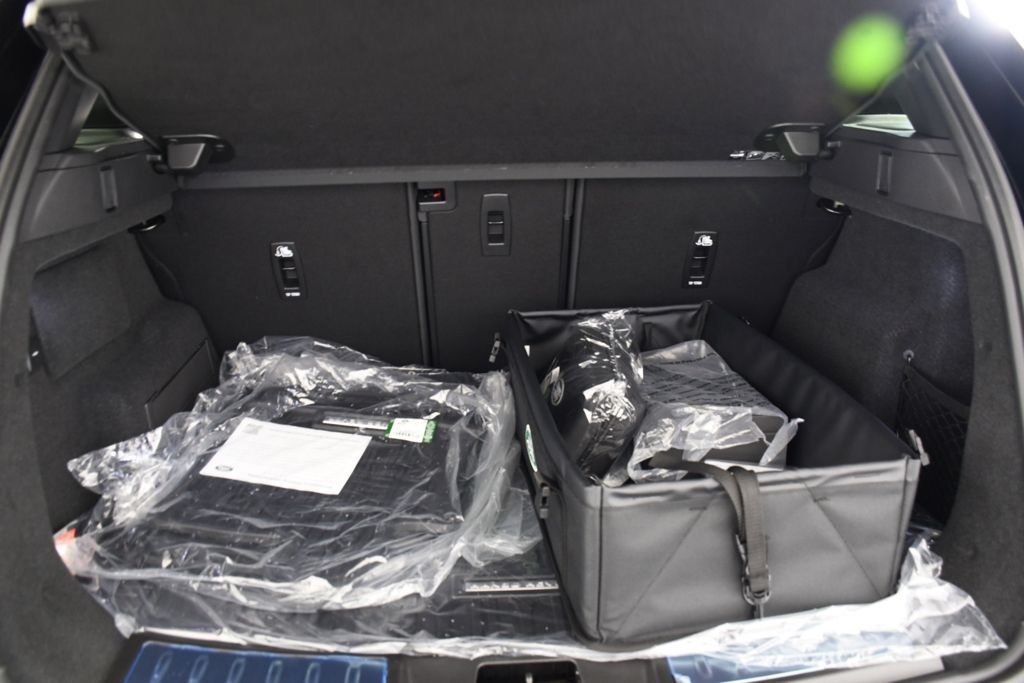 New 2026 Santorini Blk Land Rover  image 24