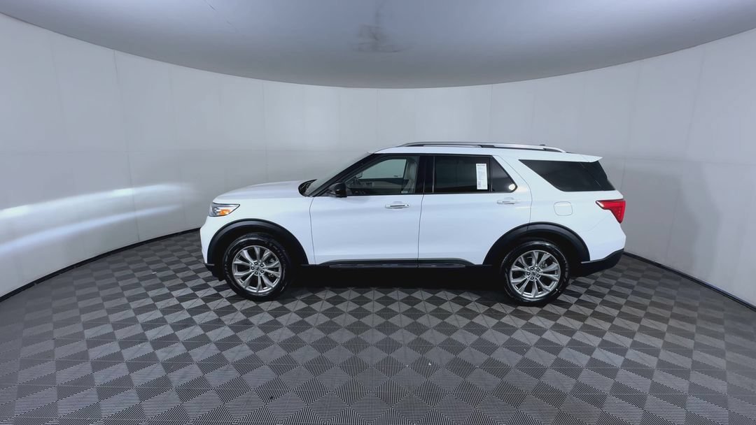 Used 2023 White Ford Limited image 5