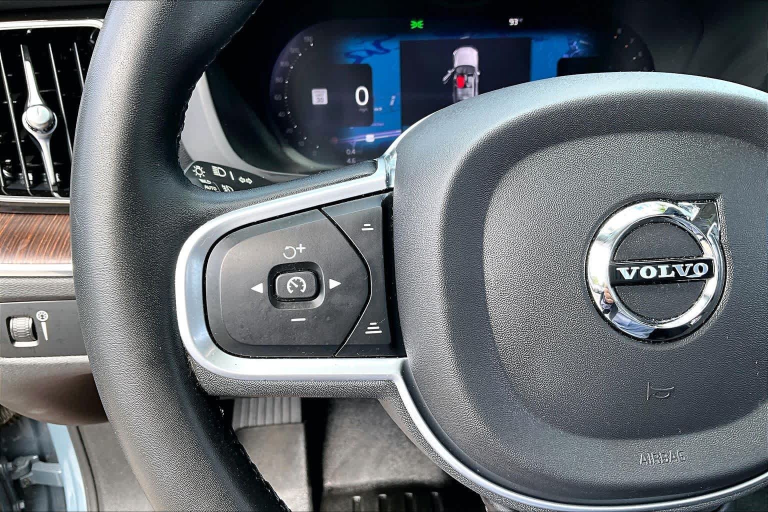 Used 2022 Thunder Grey Metallic Volvo Momentum image 24