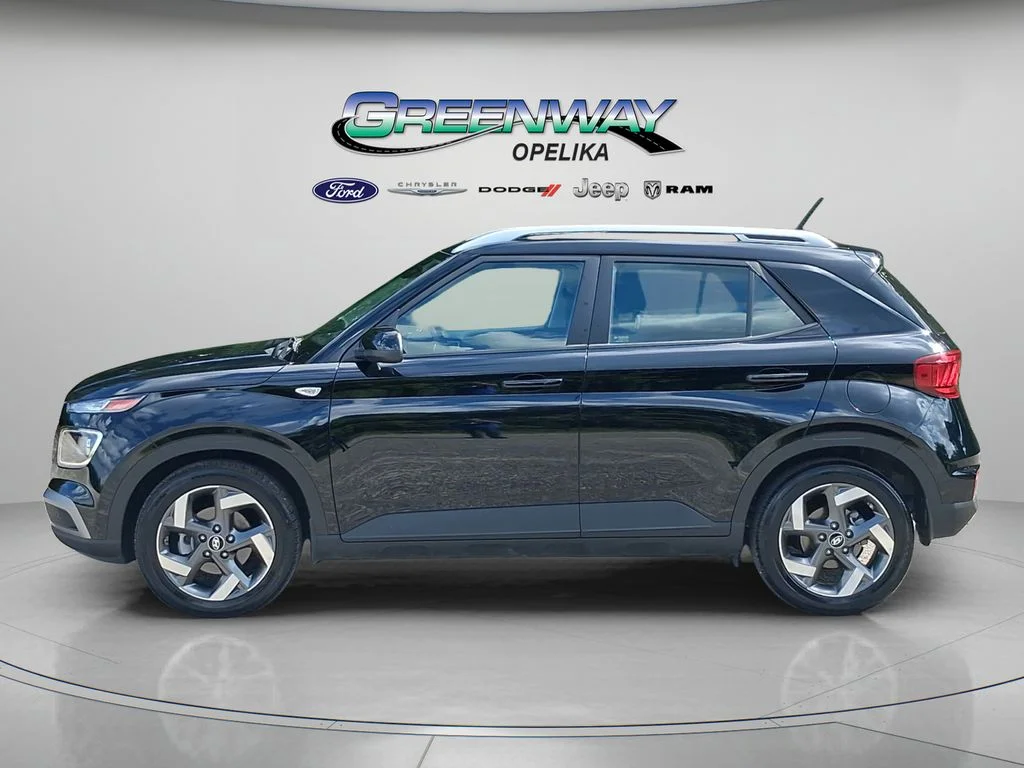 Used 2025 Onyx Black Hyundai SEL image 4
