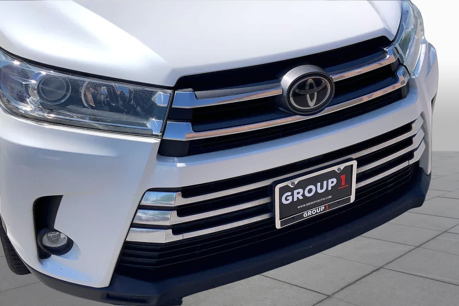 Used 2019 Blizzard Pearl Toyota Limited image 30
