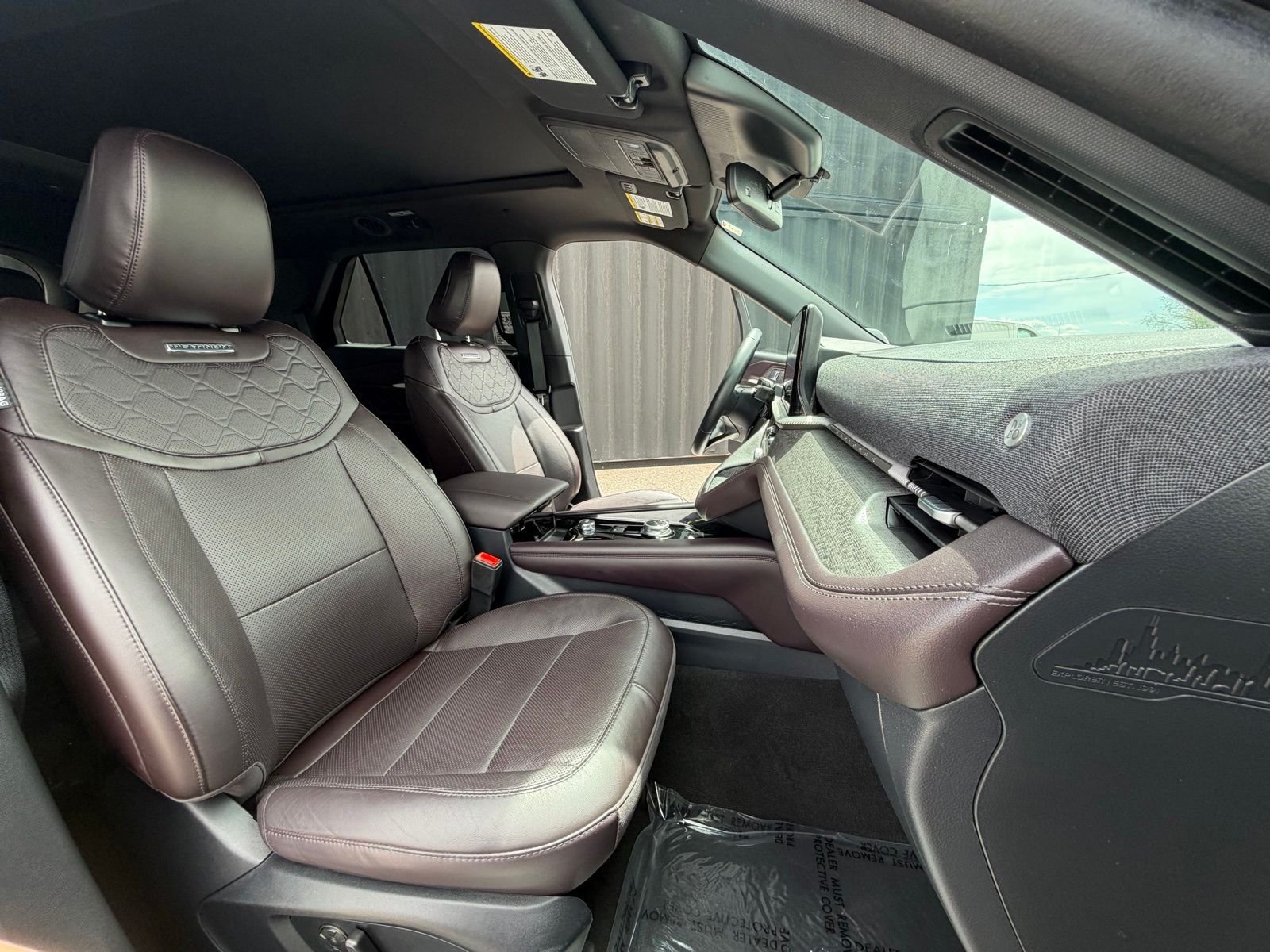 Used 2025 Gray Metallic Ford Platinum image 33