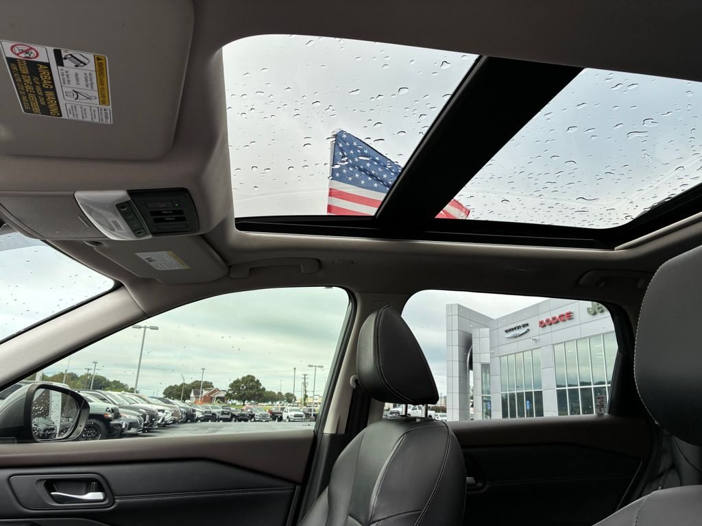 Used 2022 Gray Nissan SL image 18