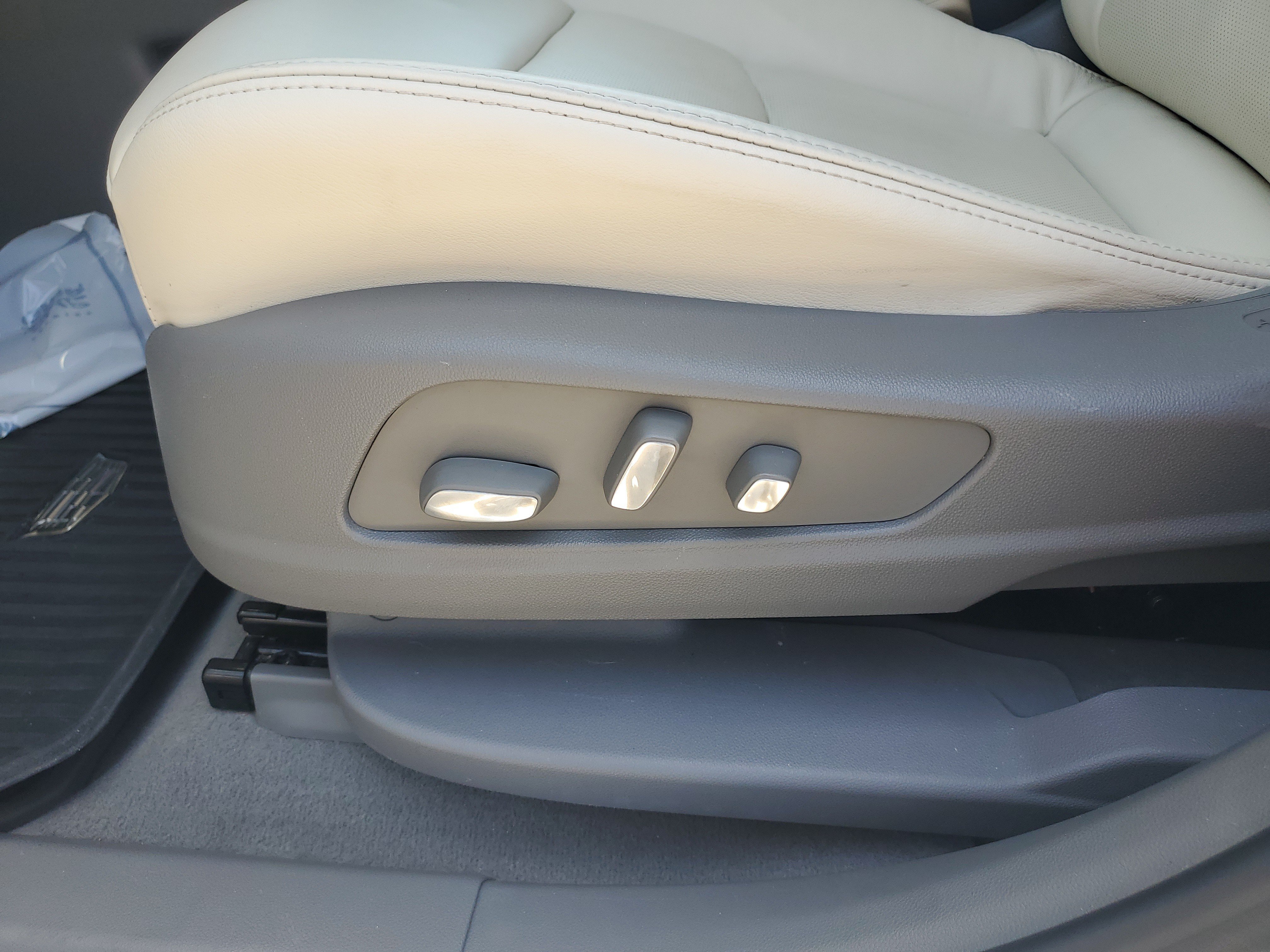 Used 2024 Crystal White Tricoat Cadillac FWD Premium Luxury image 24