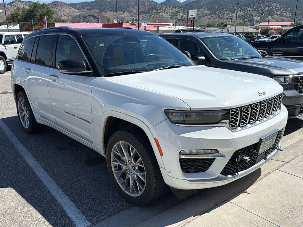 Used 2024 Bright White Clearcoat Jeep Summit image 2