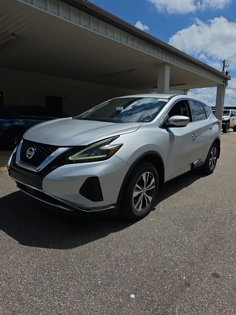 Used 2019 Silver Nissan S image 1