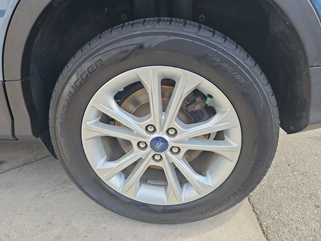Used 2018 Blue Ford SE image 30