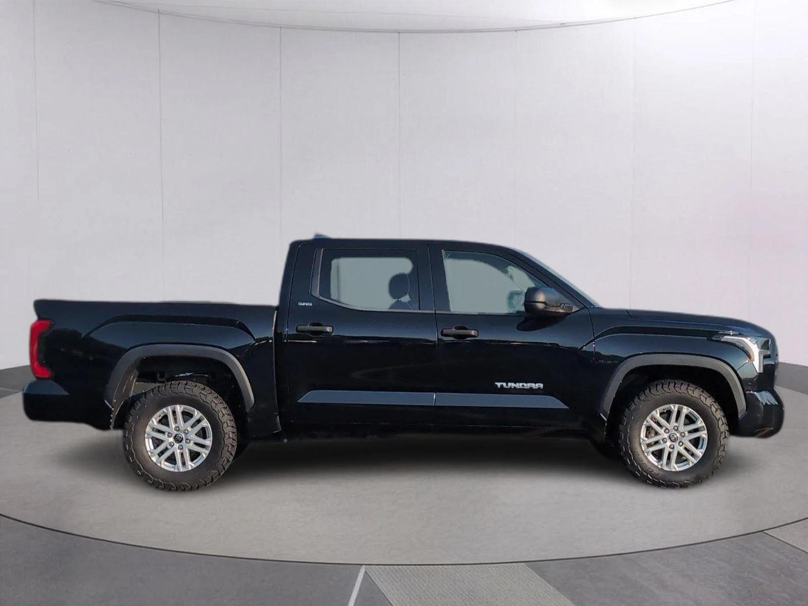 Used 2022 Midnight Black Metallic Toyota SR5 image 7