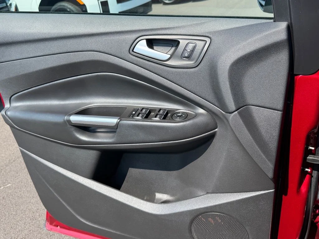 Used 2019 Red Ford SE image 17