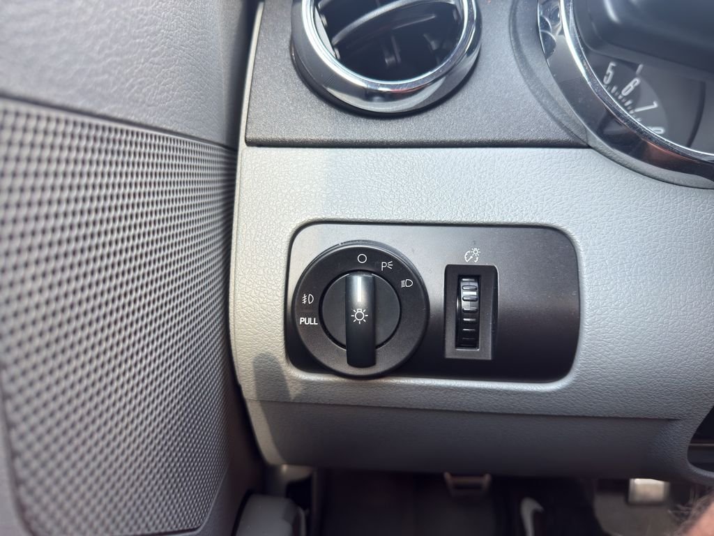 Used 2007 White Ford GT image 25
