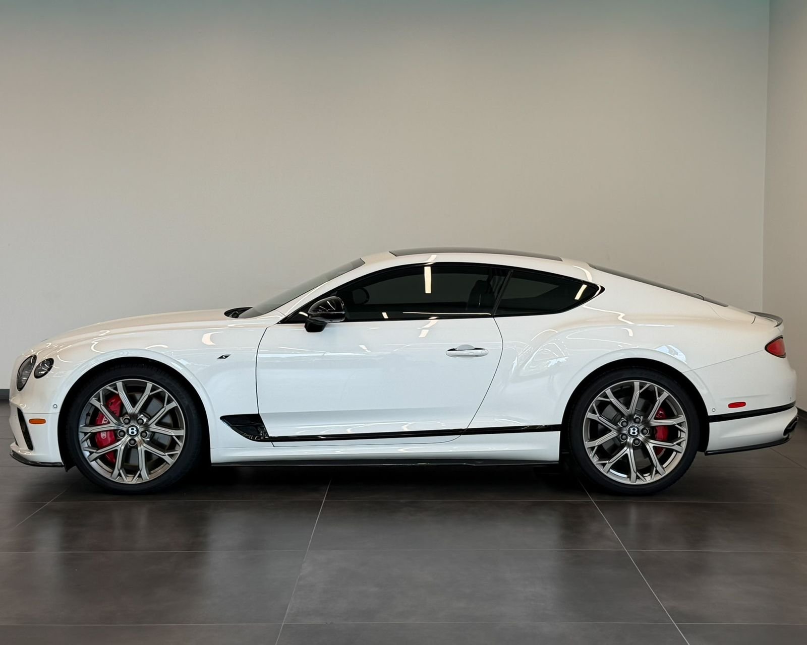 Used 2023 White Bentley V8 S image 5