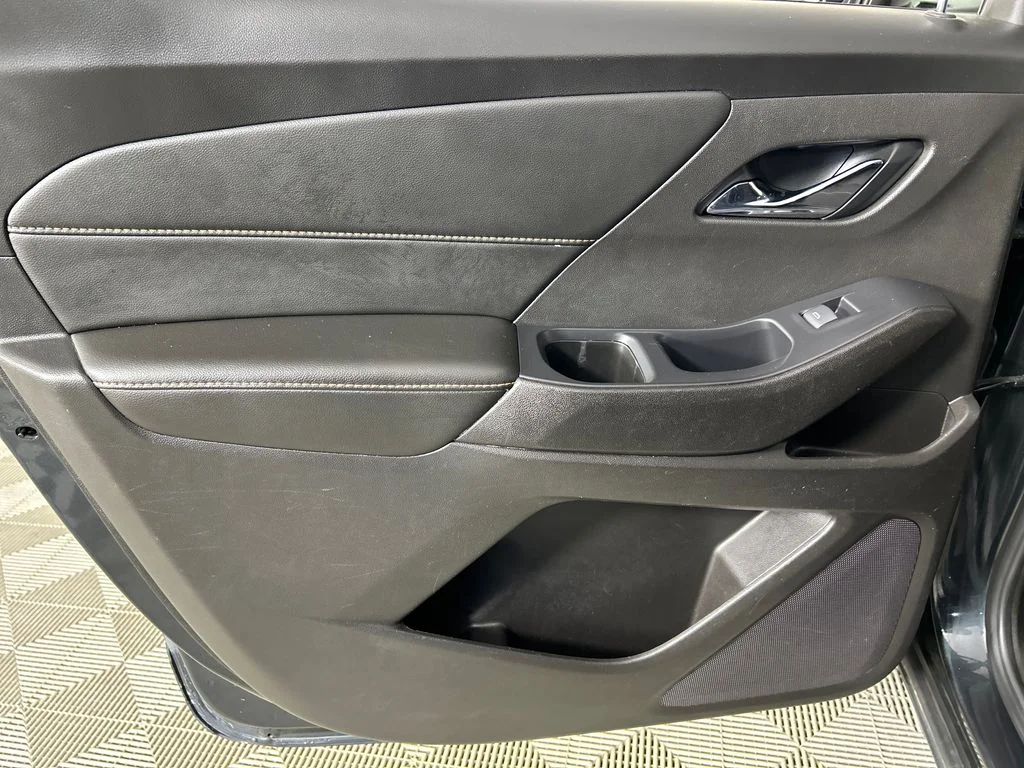 Used 2021 Gray Chevrolet LT image 16