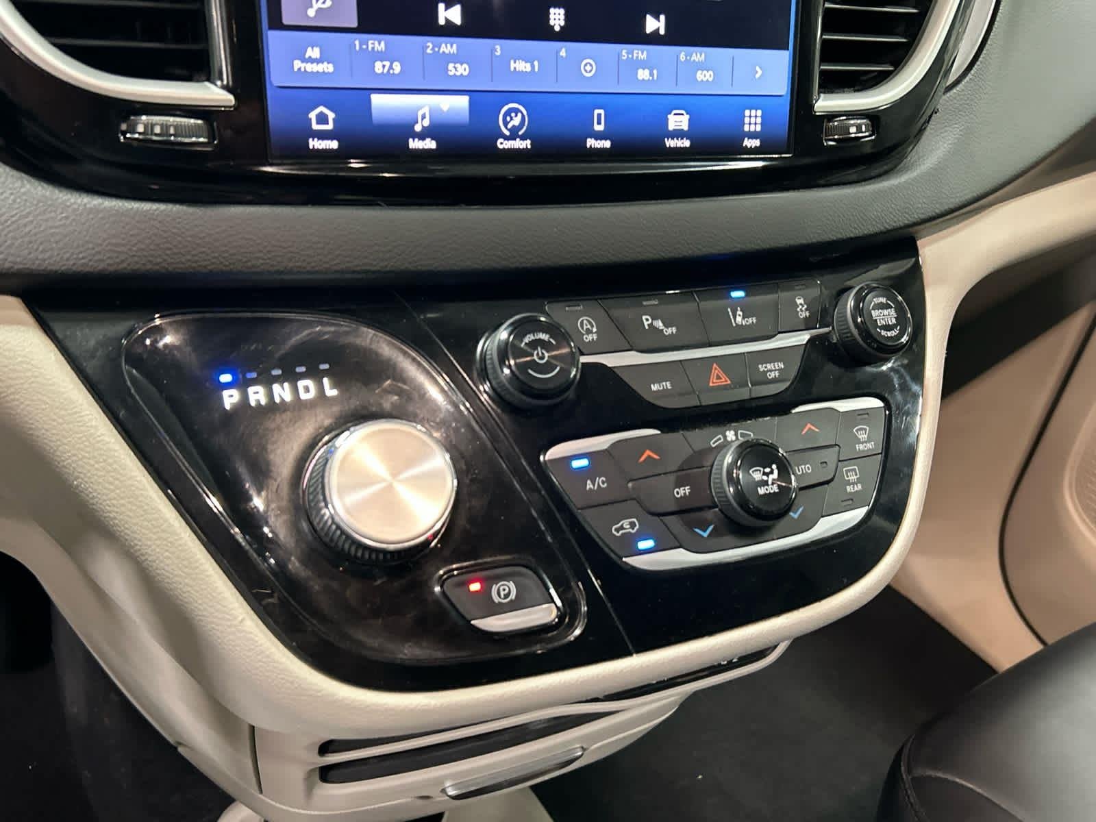 2023 Chrysler Pacifica Touring L - Photo 28