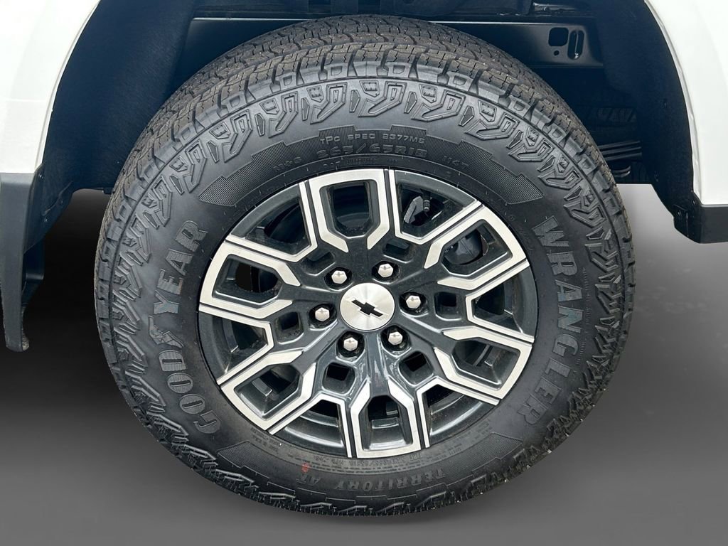 New 2026 Summit White Chevrolet Z71 image 15