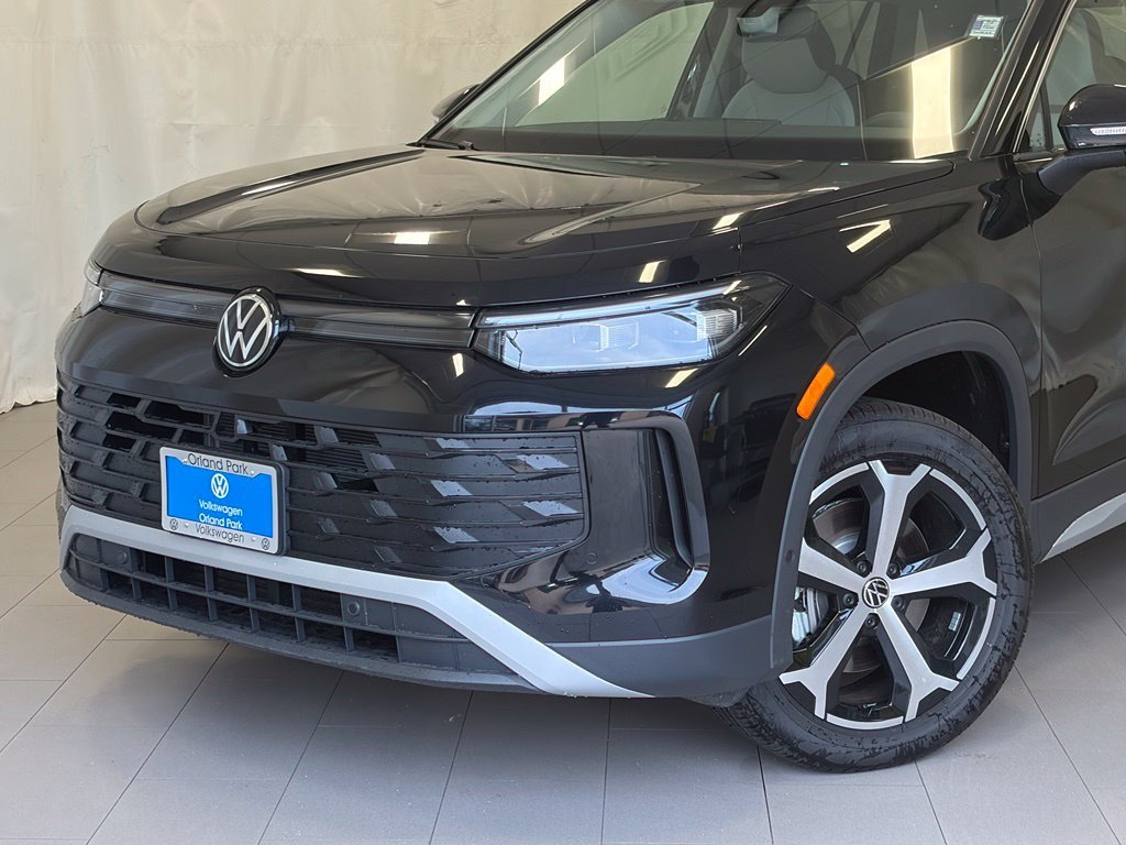 New 2026 Deep Black Pearl Volkswagen 2.0T SE image 2