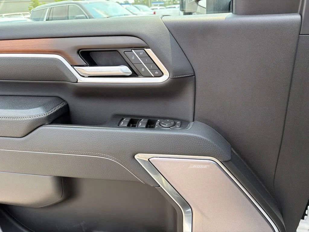 Used 2025 White GMC Denali image 19