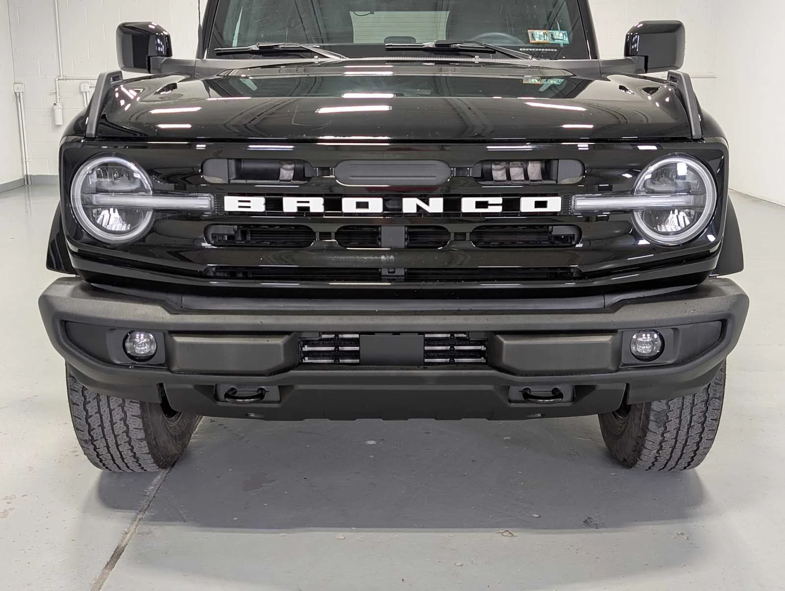 Used 2025 Shadow Black Ford Outer Banks image 2
