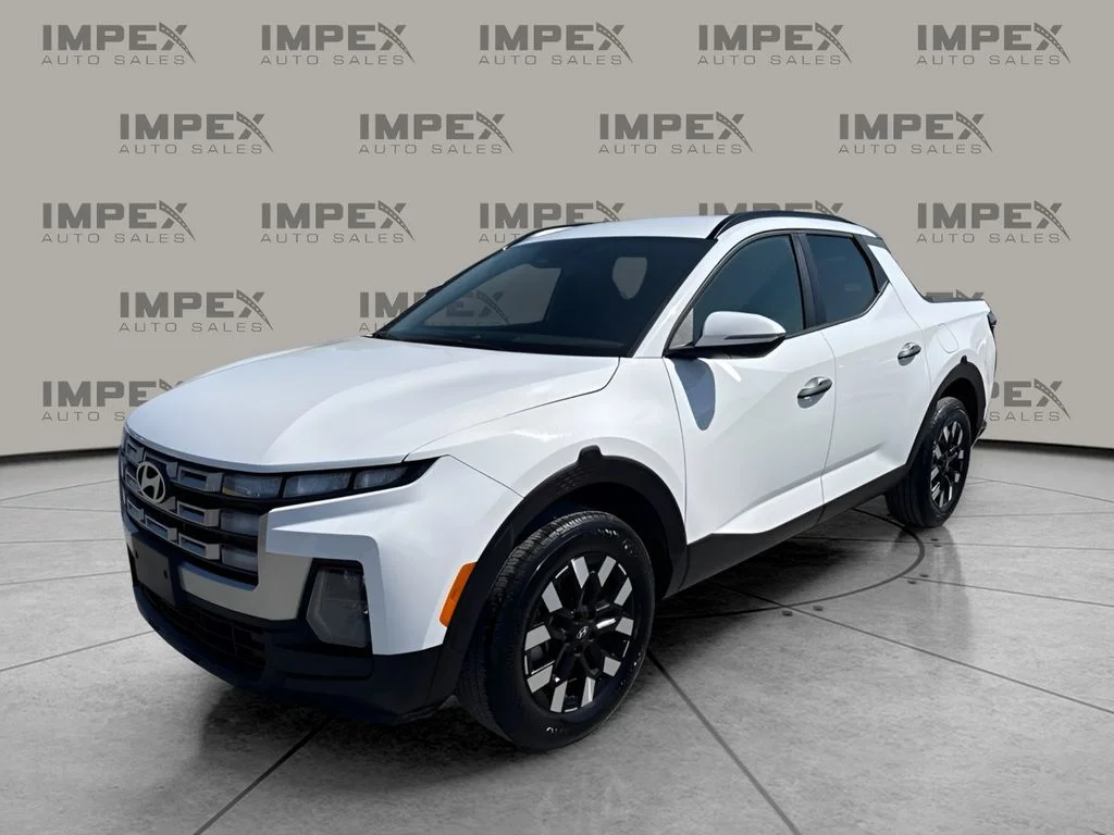 Used 2025 White Hyundai SEL image 1