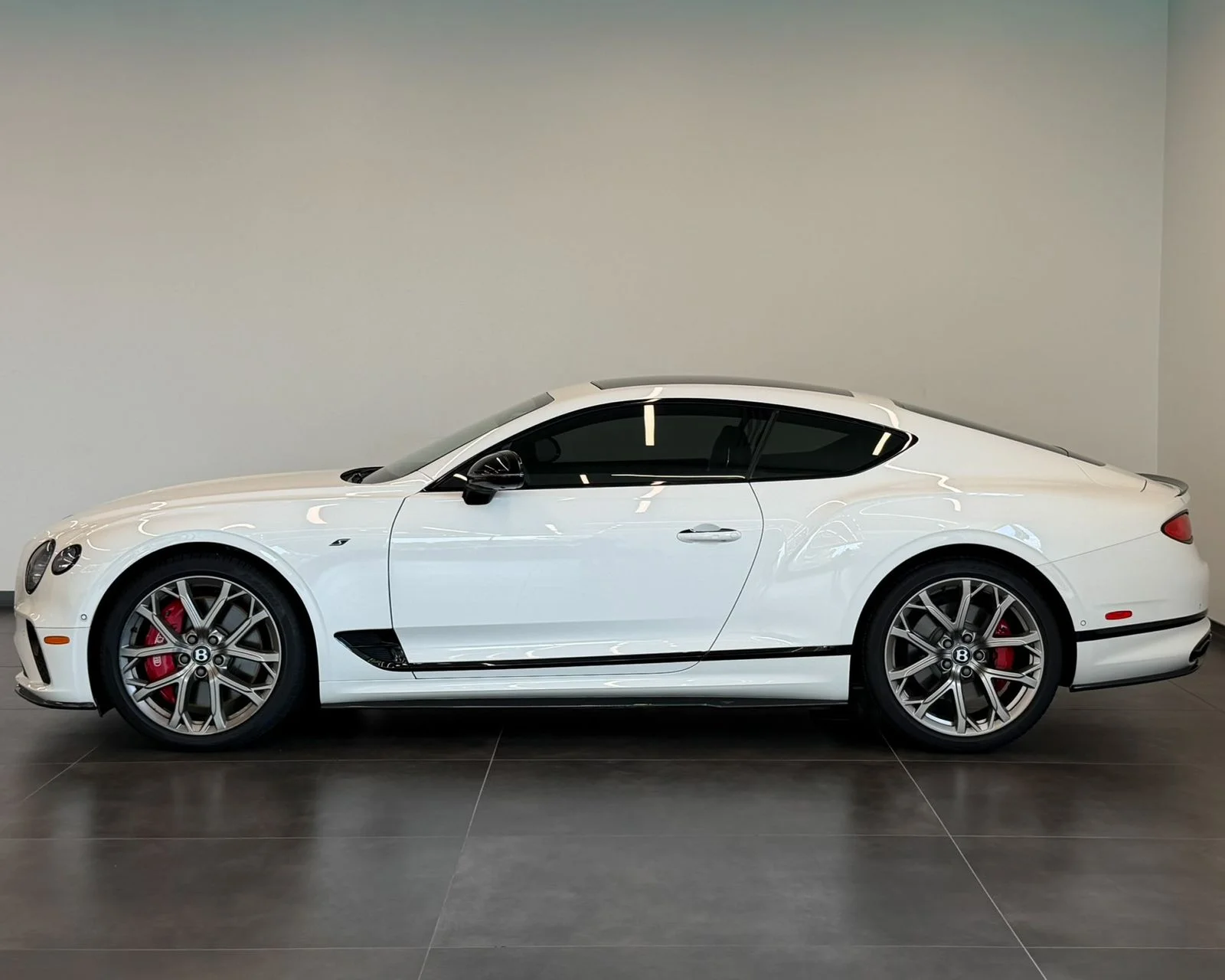 Used 2023 White Bentley V8 S image 5