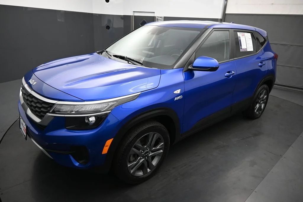 Used 2023 Blue Kia LX image 4