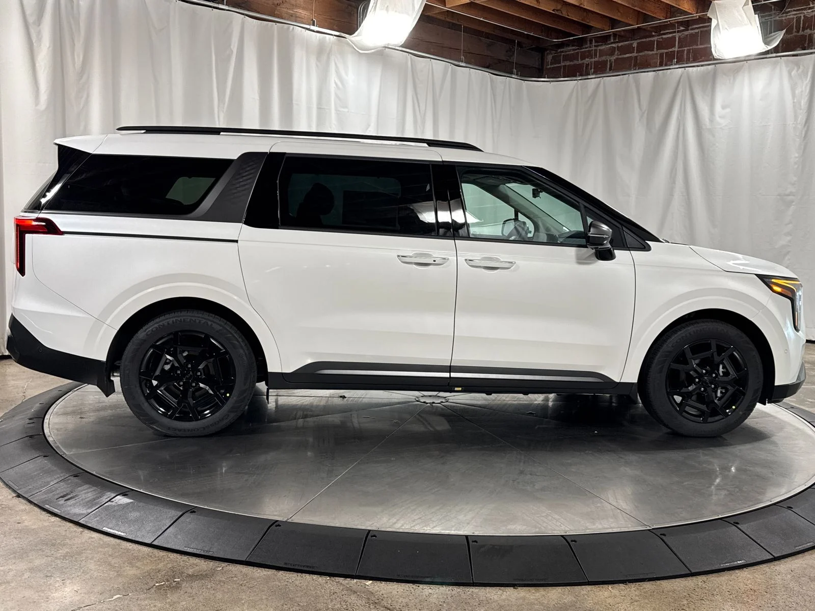 New 2026 Snow White Pearl Kia SX Prestige image 9