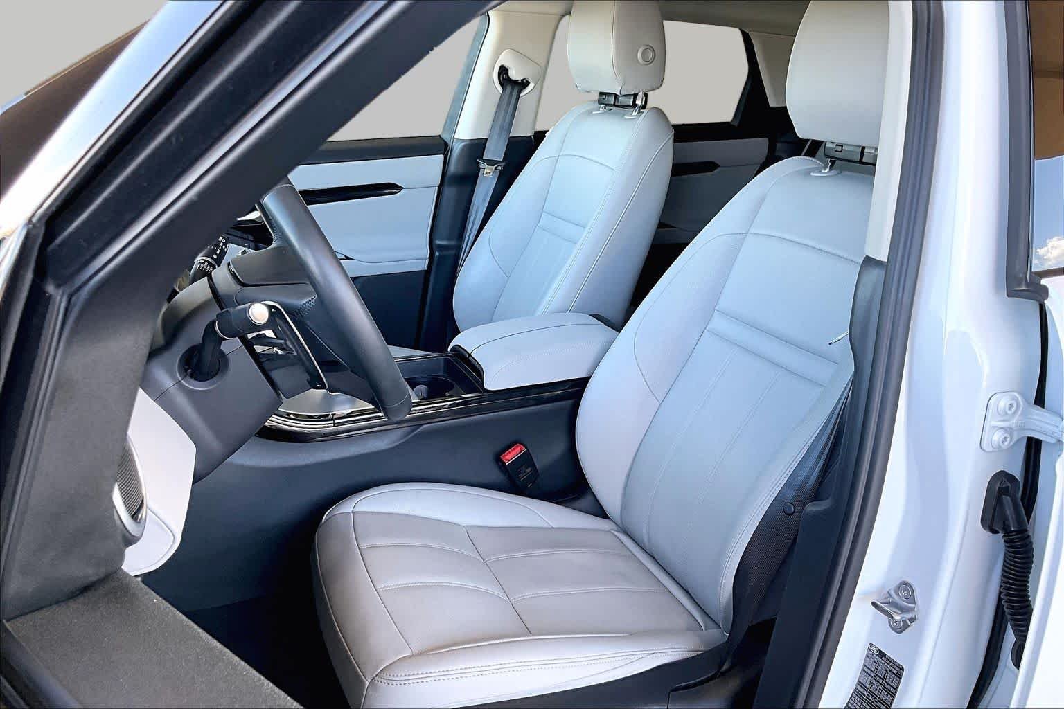Used 2024 Fuji White Land Rover Core S image 8