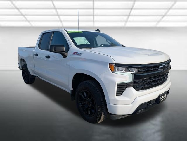 Used 2023 Summit White Chevrolet RST image 1