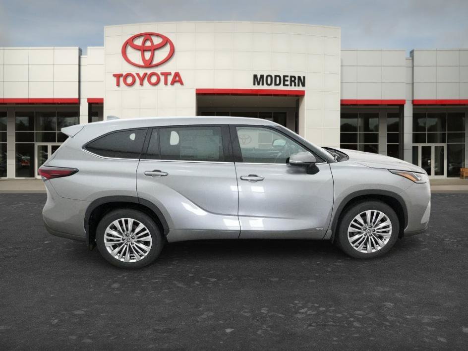 New 2026 Heavy Metallic Toyota Hybrid Platinum image 17