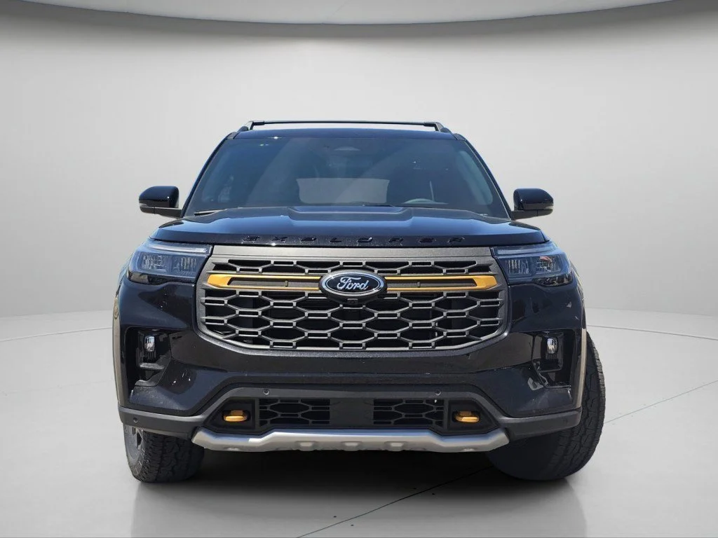 New 2026 Agate Black Metallic Ford Tremor image 3