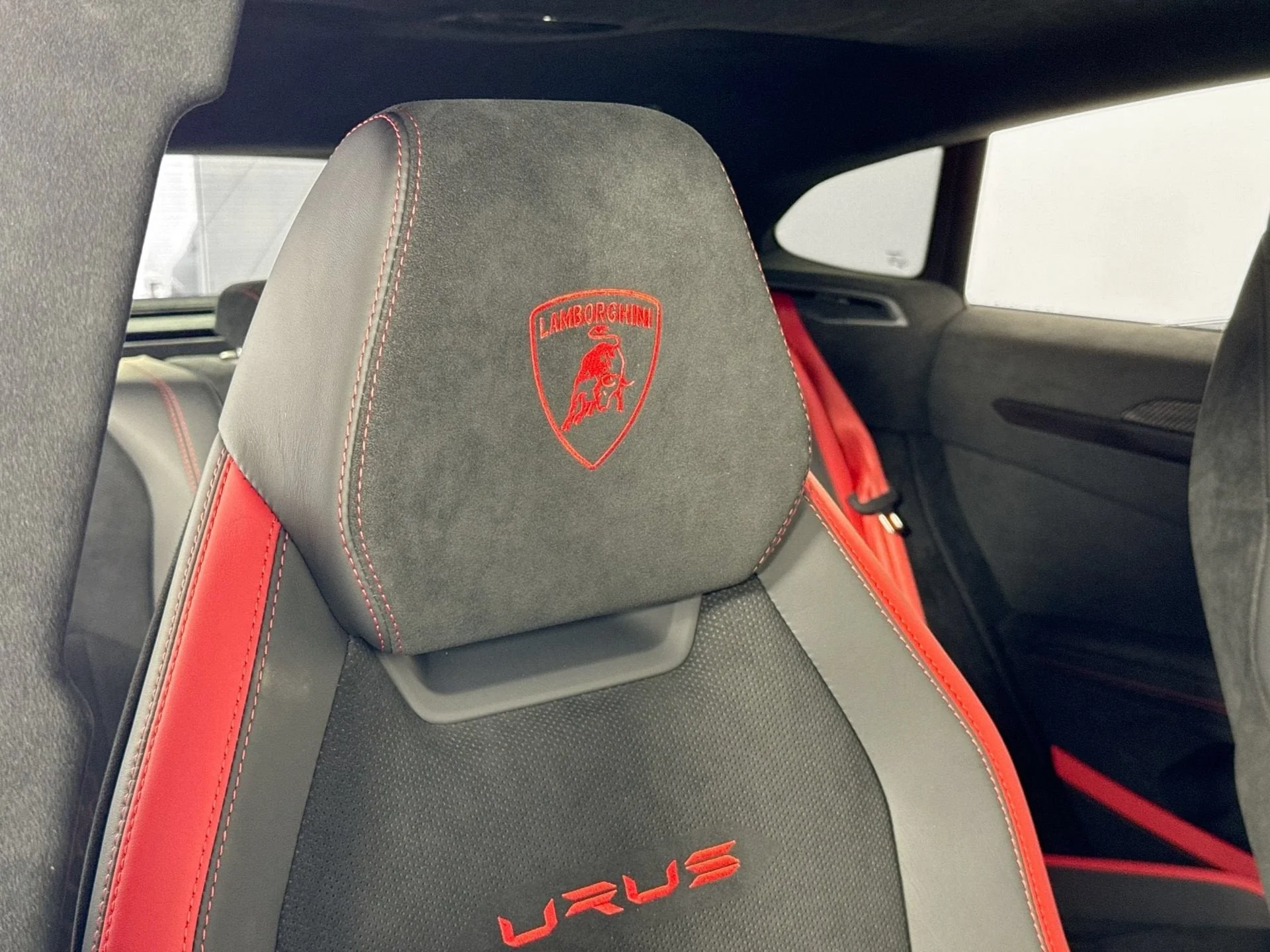 Used 2024 Nero Noctis Metallic Lamborghini Performante image 25