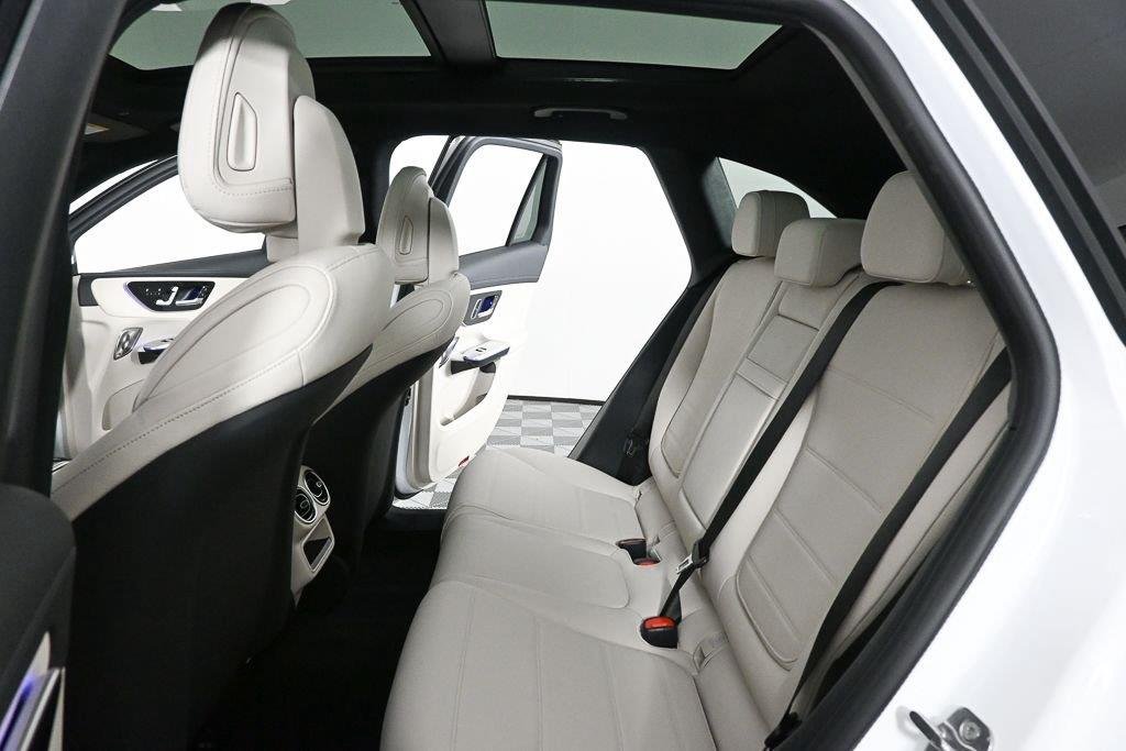 New 2027 MANUFAKTUR Moonlight White Metallic Mercedes-Benz GLC 300 image 18
