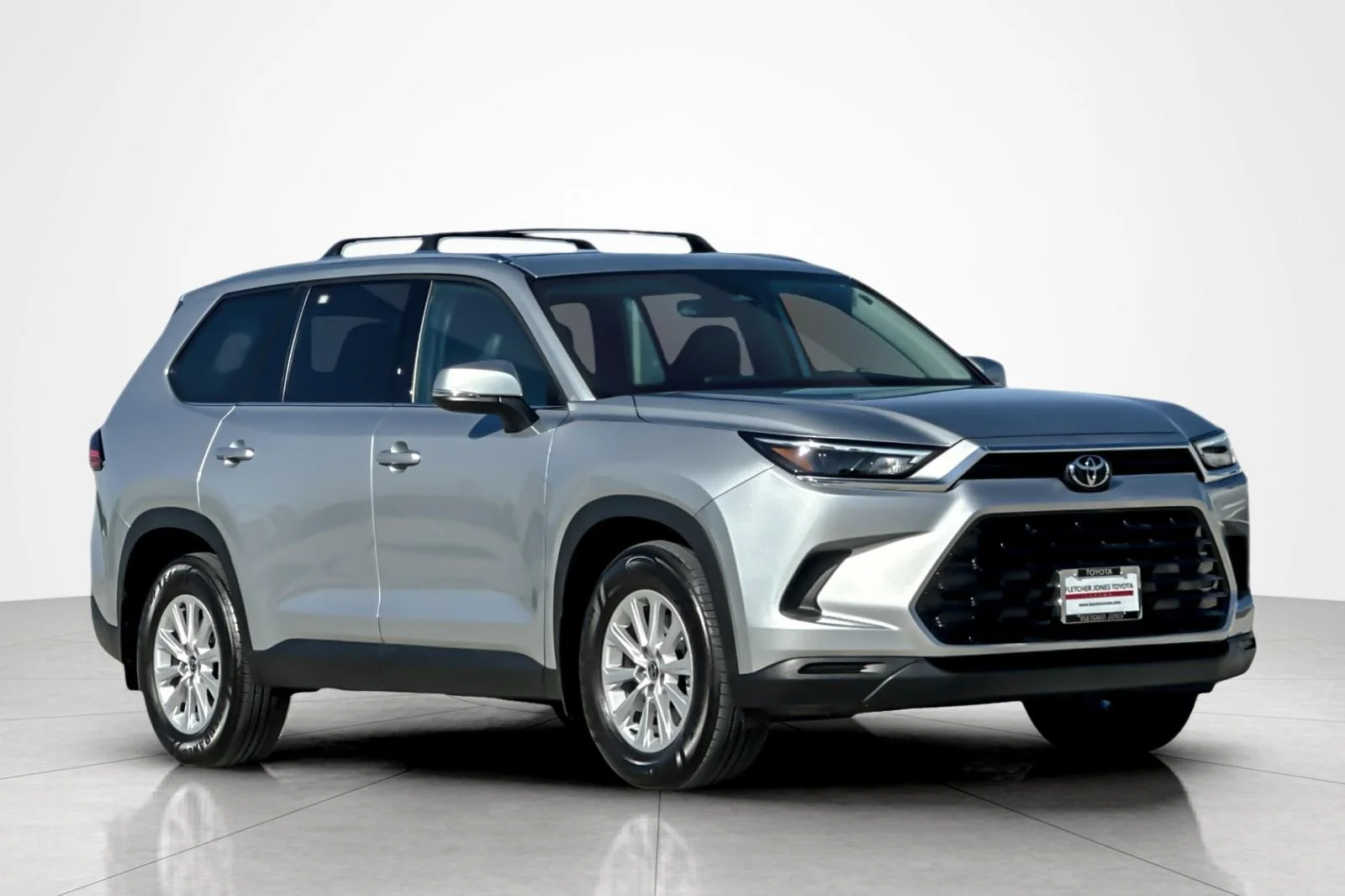 Certified Used 2026 CELESTIAL SILVER MET Toyota XLE image 7