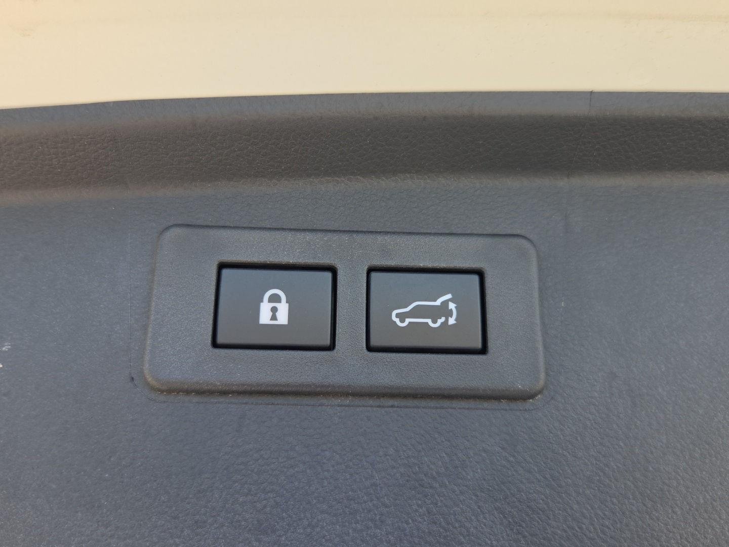 Used 2025 Crystal White Pearl Subaru Onyx Edition image 7