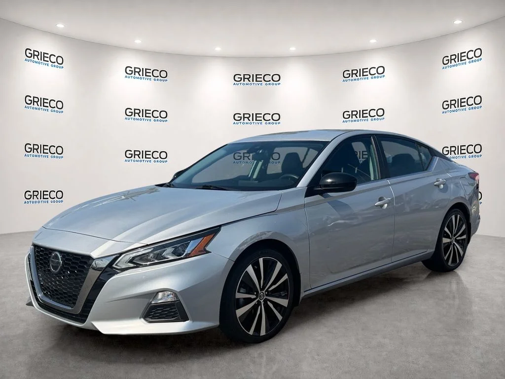 Used 2021 Silver Nissan 2.5 SR image 3