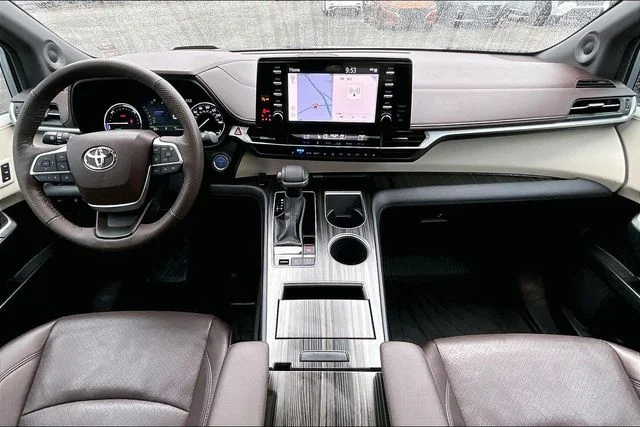 Used 2023 Silver Toyota Platinum image 7