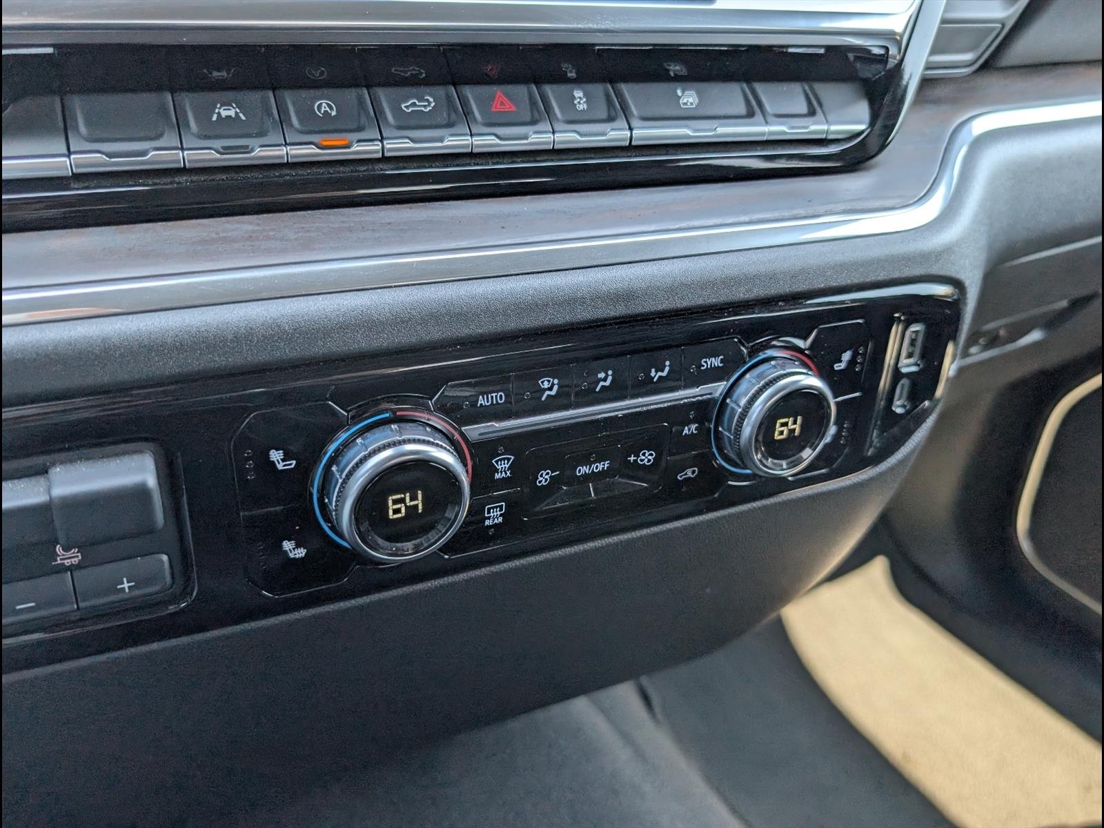 2025 GMC Sierra 1500 SLT - Photo 15