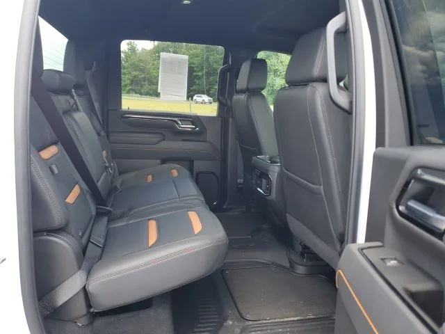 Used 2025 White GMC AT4 image 22