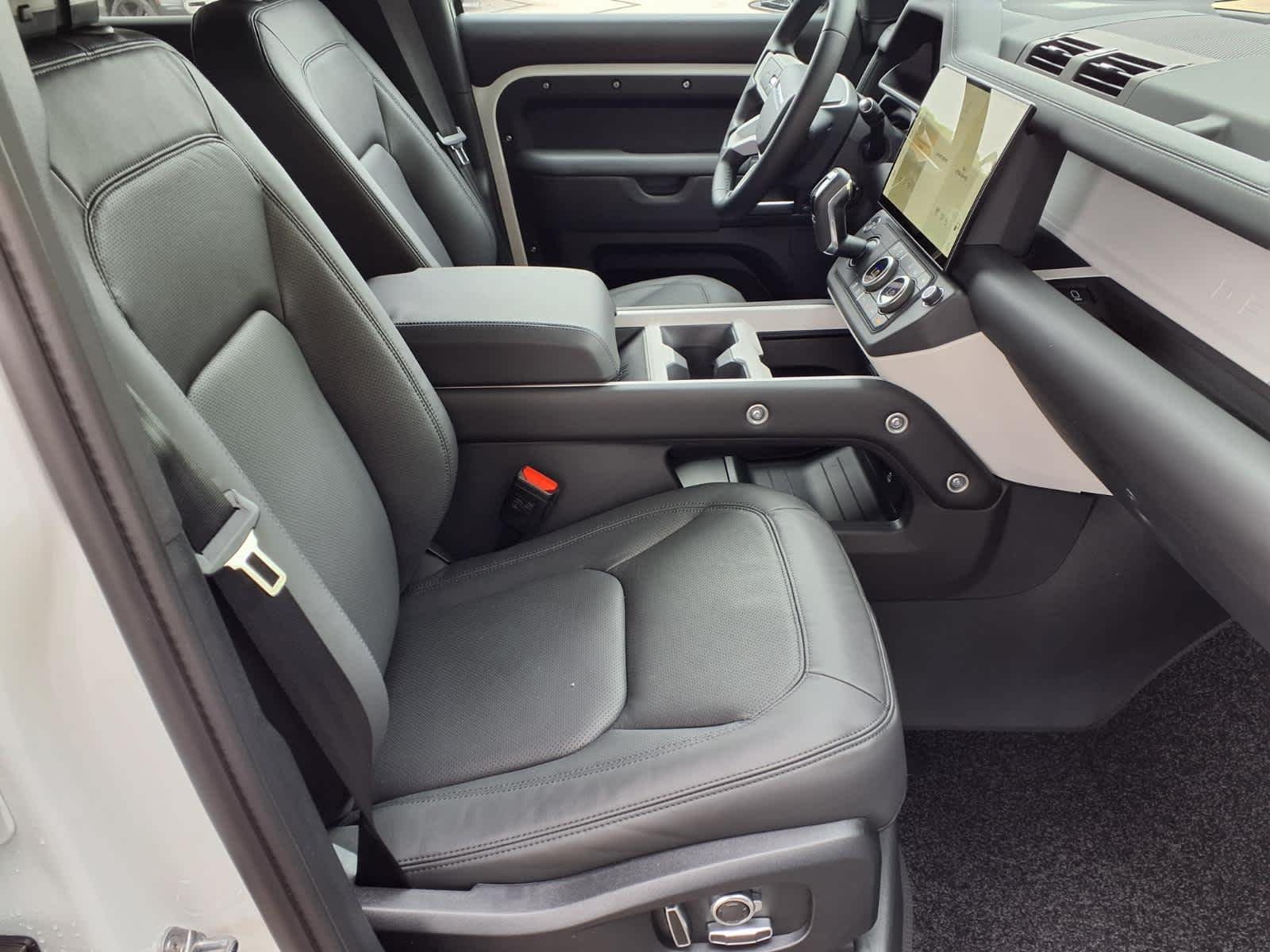 New 2026 Fuji White Land Rover X-Dynamic SE image 10