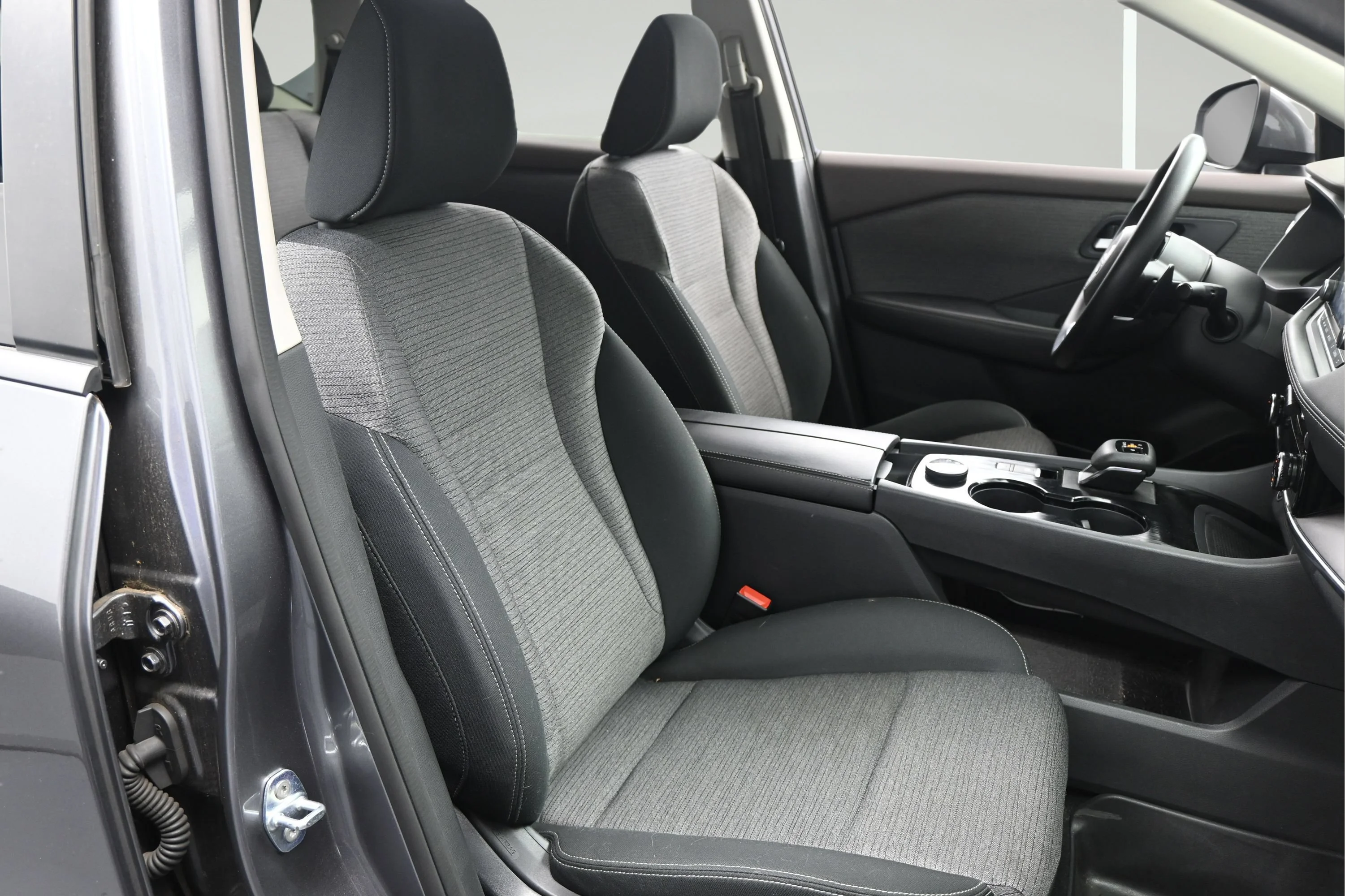 Certified Used 2022 Gun Metallic Nissan SV image 14