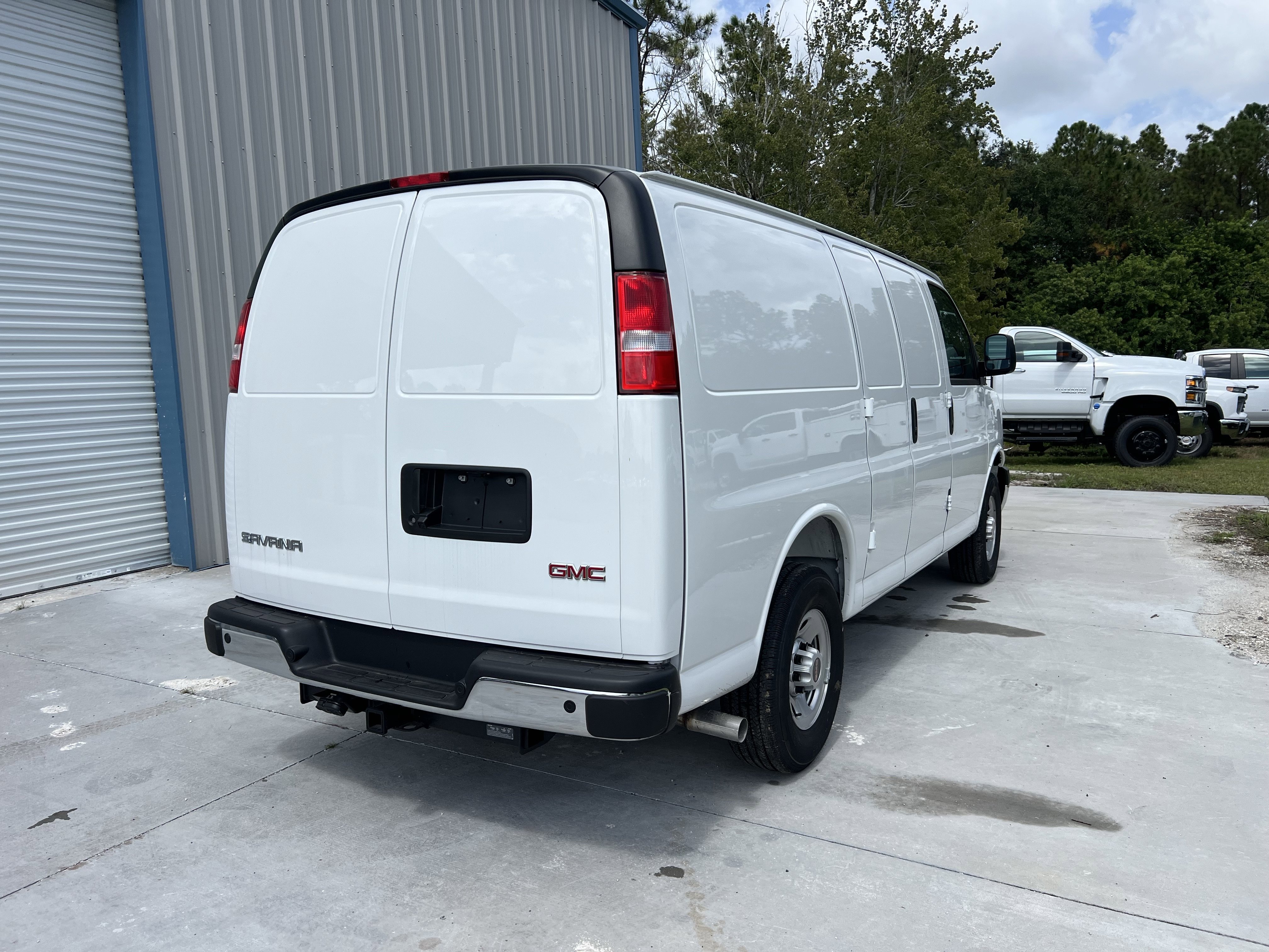 New 2025 Summit White GMC Work Van image 6