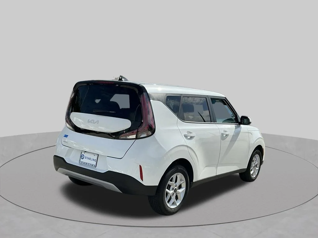 Used 2025 White Kia LX image 10