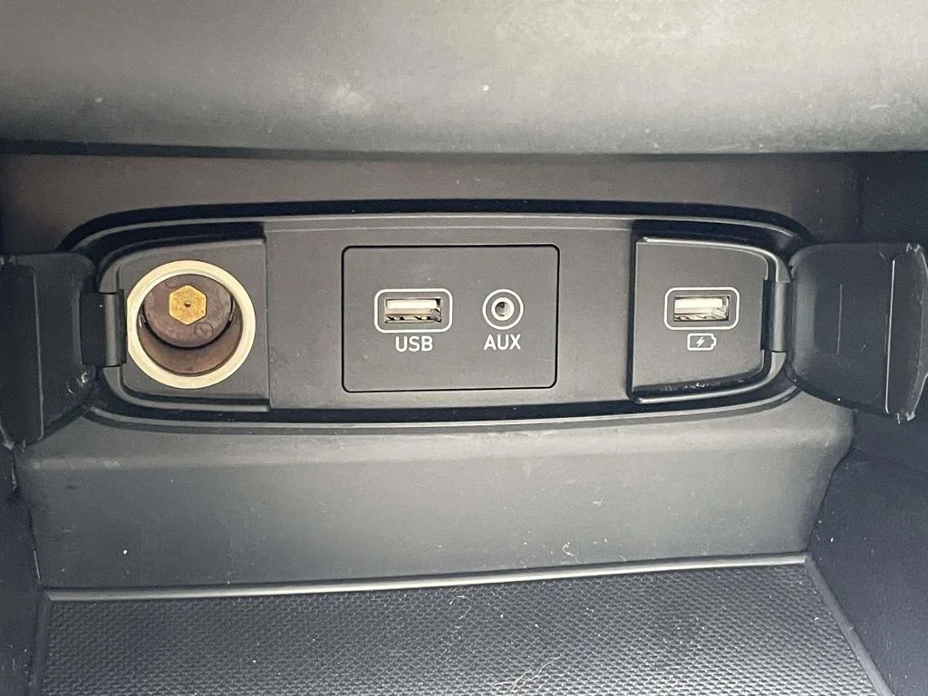 Used 2019 Brown Hyundai SE image 26