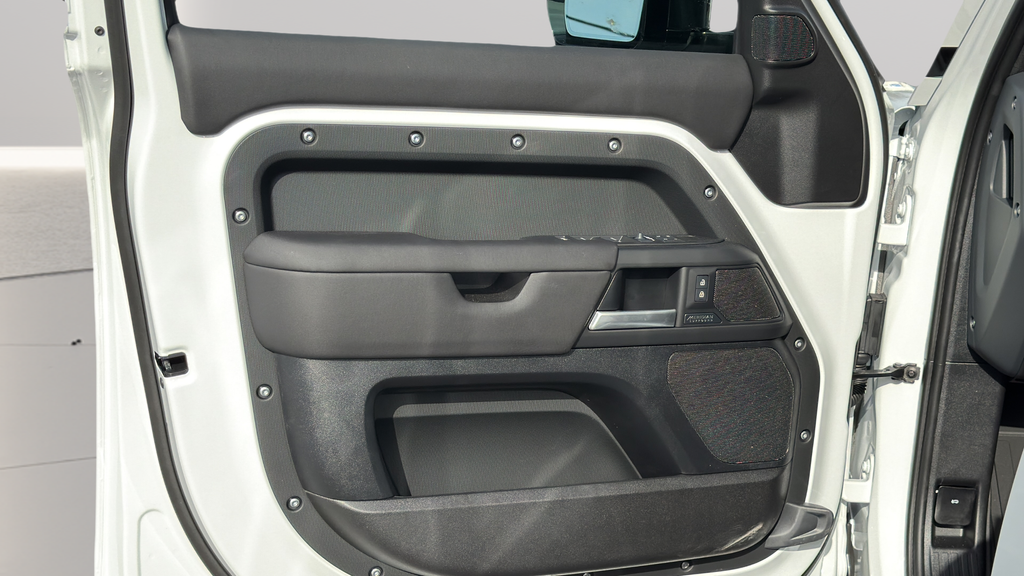 New 2026 Fuji White Land Rover X-Dynamic SE image 20
